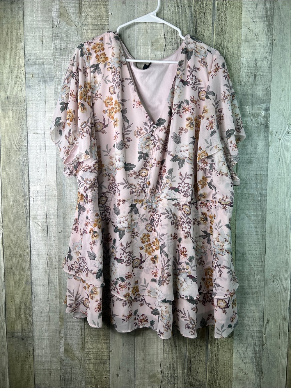 Torrid Size 6 Floral V-Neck 1/2 Button Front Stretch Style Waist Pale Pink Tunic